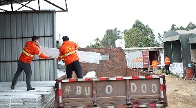 一句承諾一份責(zé)任，天不亮就開始裝車，保障交期