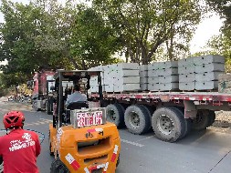 建筑工地的圍擋用的是什么材質(zhì)的材料啊？