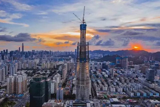 旭東圍擋廠(chǎng)家祝賀，深圳又一高樓388米 順利封頂 ！